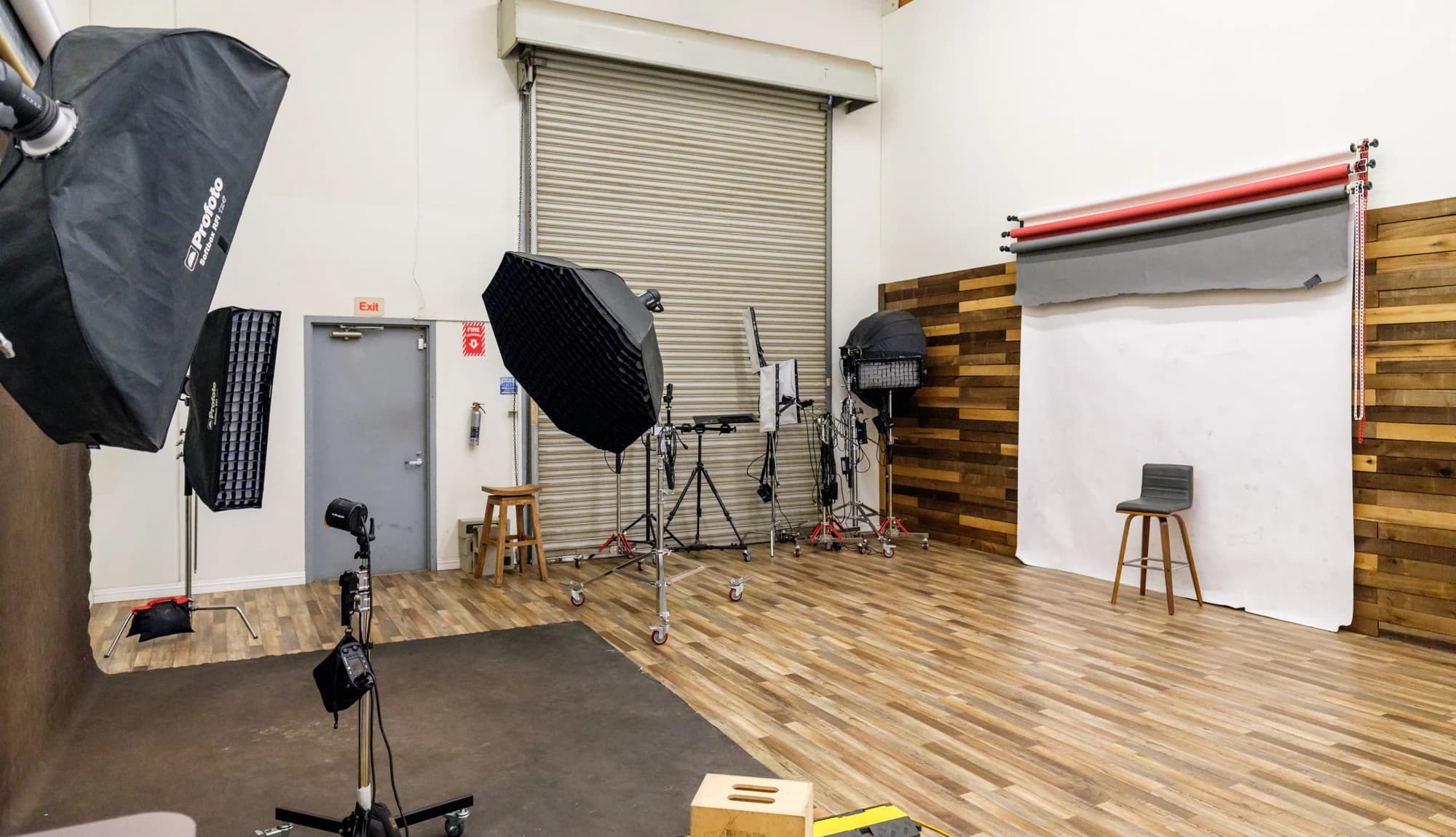 Backdrops, lighting, and portrait space at the Valencia studio